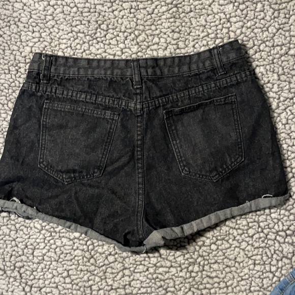 Black cut off denim jeans - Picture 5 of 10